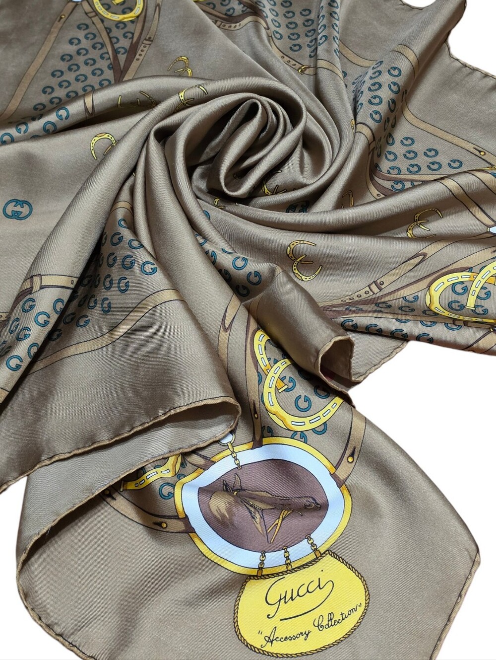 GUCCI SCARF - Picture 12 of 16